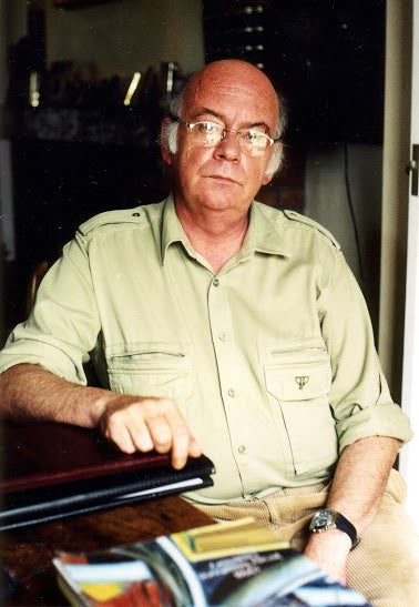 Dr. Loïc Le Ribault c. 1998, durante el exilio